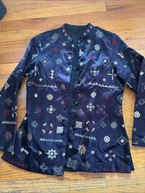 Kinnu Women's Embroidered Silk Mandarin Jacket - Navy